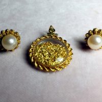 Etruscan Pearl Stud Earrings 22k Antique