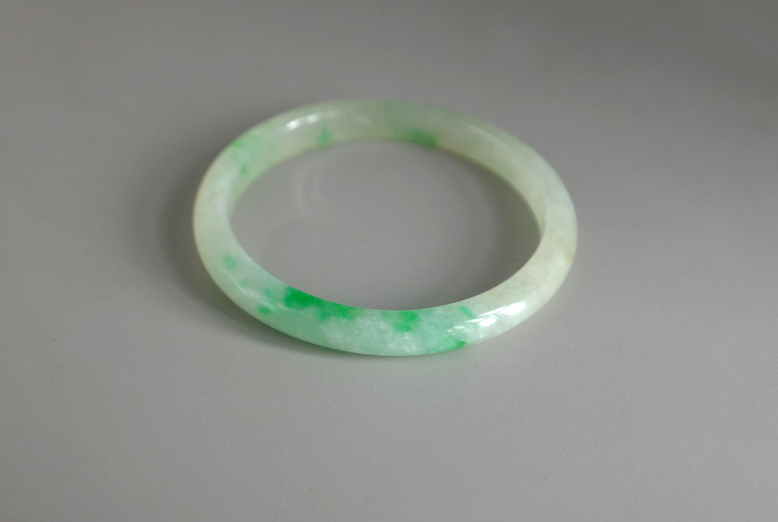 Gem Gardener, 52mm jade bangle, jade bangle singapore, jade bangle 50mm, translucent jade bangle, vintage jade bangle, burma jade bangle, natural jadeite jade bangle