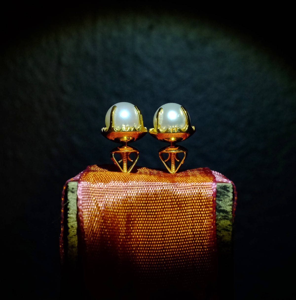 antique pearl stud earrings