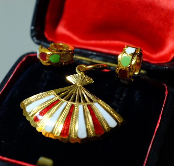 Gem Gardener, Antique Enamel Jewelry 22k, antique fan pendant necklace, vintage enamel jewellery, antique pendant necklace, antique chinese jewellery