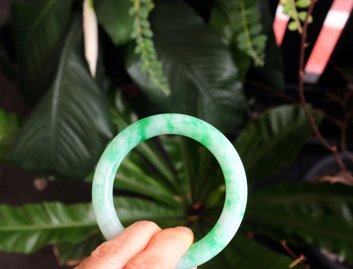 apple green jade bangle