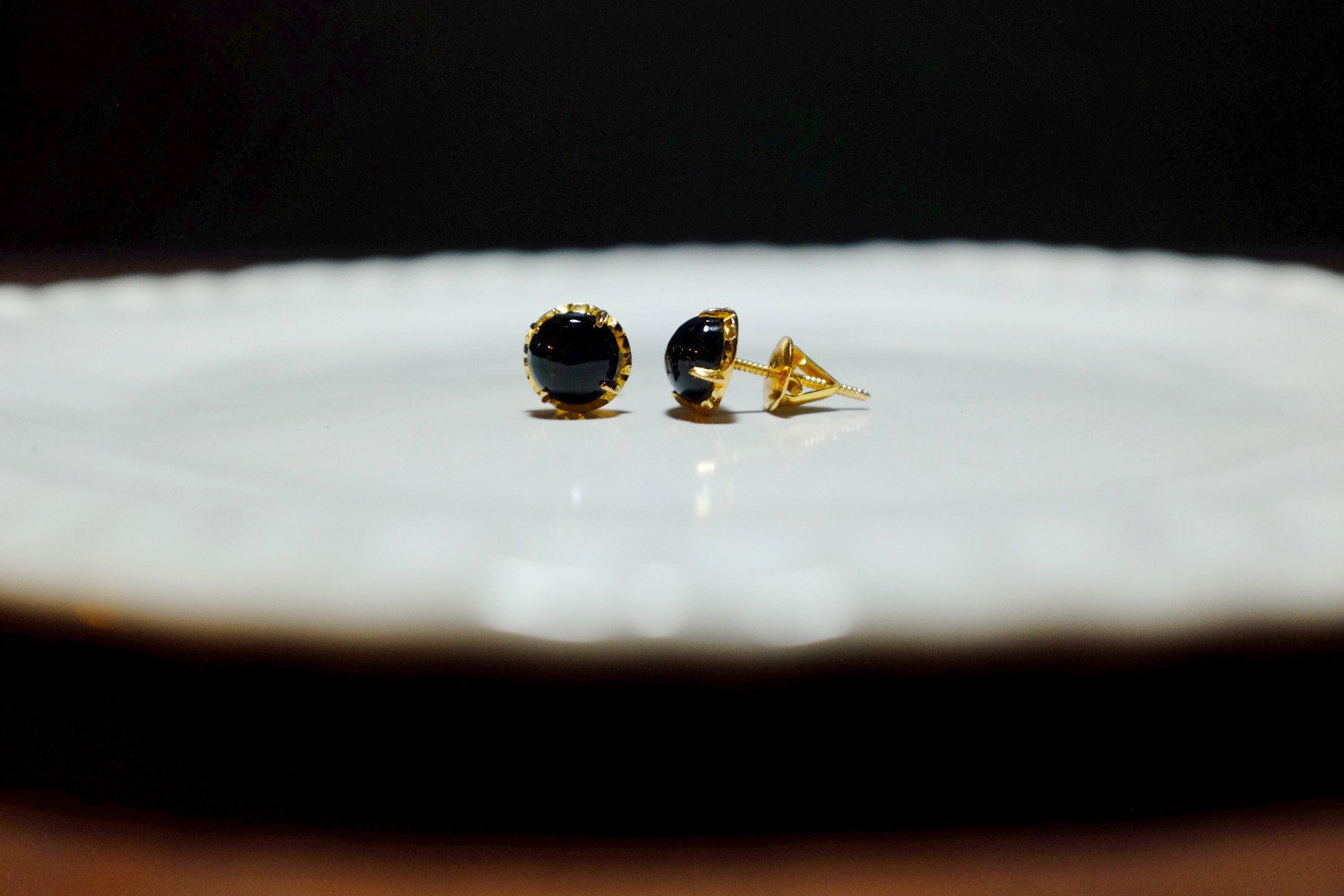 22k Small Onyx Stud Earrings Chinese