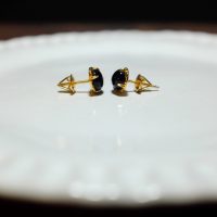 22k Small Onyx Stud Earrings Chinese