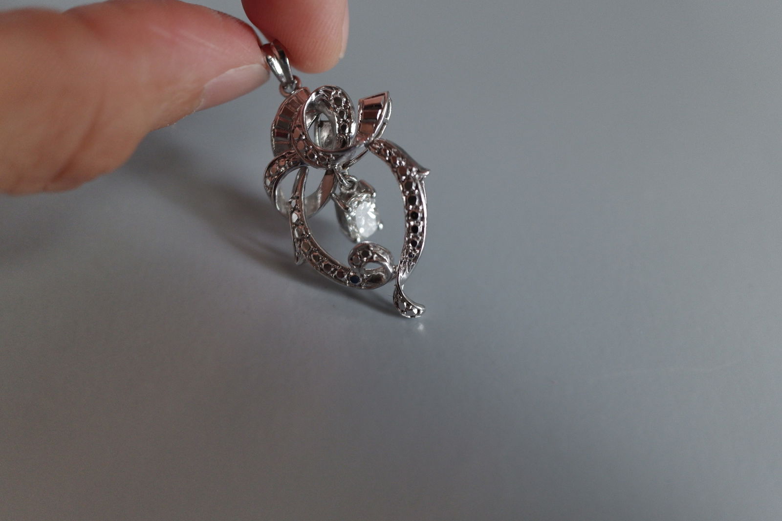 platinum pendant for women