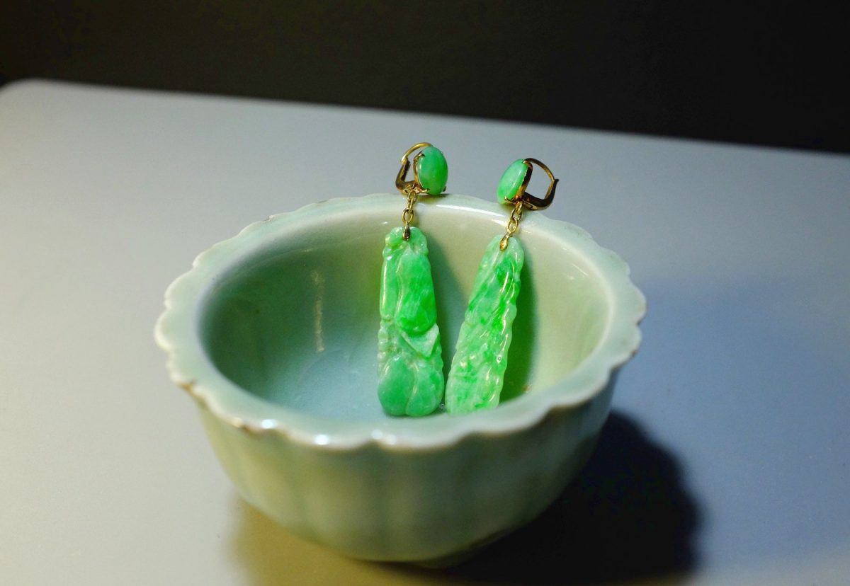 20k Antique Carved Jade Drop Earrings