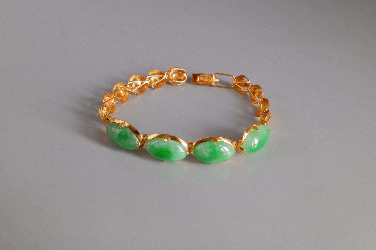 Gem Gardener, antique chinese jade bracelet, antique jade jewelry, 20k vintage jade cabochon bracelet, apple green jade bracelet, jade bracelet Singapore