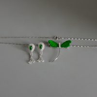 Gem Gardener, jade diamond drop earrings, jade diamond earrings, imperial jade diamond earrings, diamond briolette earrings, statement earrings singapore, jade earrings singapore, jade jewelry white gold, diamond drop earrings, drop diamond earrings singapore