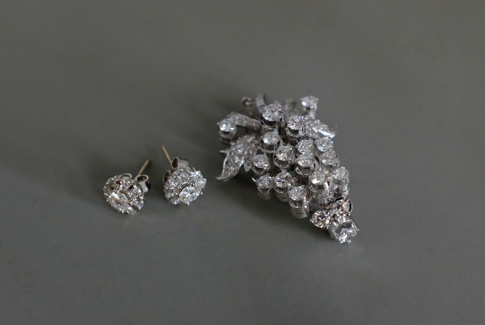 Gem Gardener, art nouveau diamond pendant, diamond cluster pendant white gold, grape diamond pendant, antique diamond pendant brooch, vintage diamond pendant white gold, antique white gold jewelry, white gold pendant singapore, diamond pendant singapore