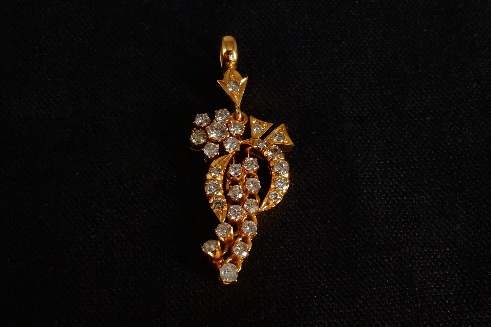 Gem Gardener, antique chinese gold jewelry, vintage chinese gold jewelry antique, vintage diamond pendants, diamond pendant singapore, antique gold diamond pendant, antique jewellery singapore, antique diamond jewellery, antique chinese jewelry, vintage chinese jewelry, vintage oriental jewelry