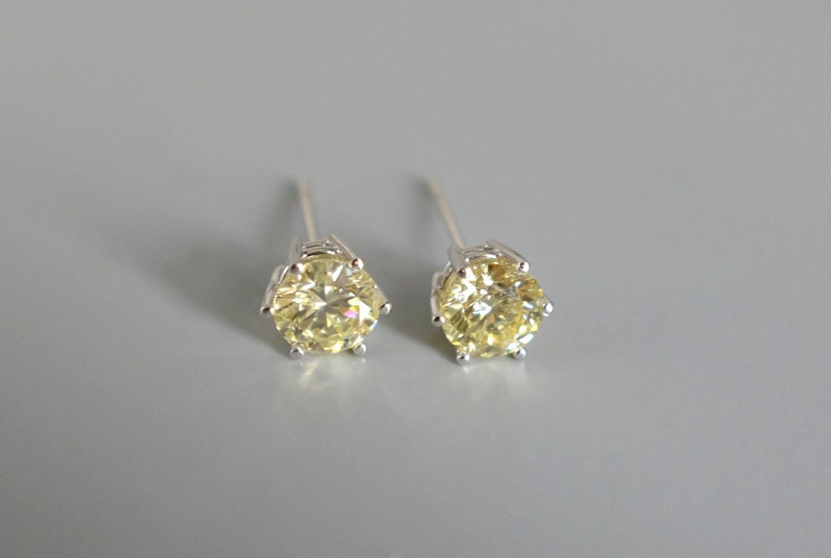 2ct Light Yellow Diamond Stud Earrings 18k