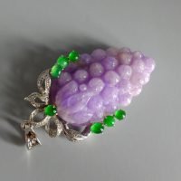 Carved Lavender Jade Grape Pendant 18k Art Nouveau