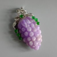 Carved Lavender Jade Grape Pendant 18k Art Nouveau