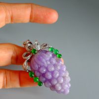 Carved Lavender Jade Grape Pendant 18k Art Nouveau