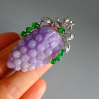 Carved Lavender Jade Grape Pendant 18k Art Nouveau