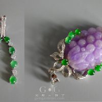 Carved Lavender Jade Grape Pendant 18k Art Nouveau