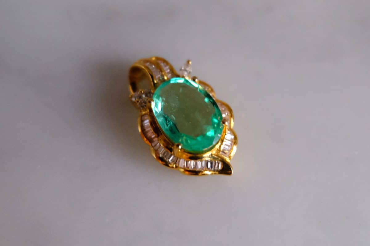 Gem Gardener, vintage emerald pendant, emerald pendant yellow gold, emerald pendant singapore, emerald and diamond pendant, dainty emerald pendant necklace