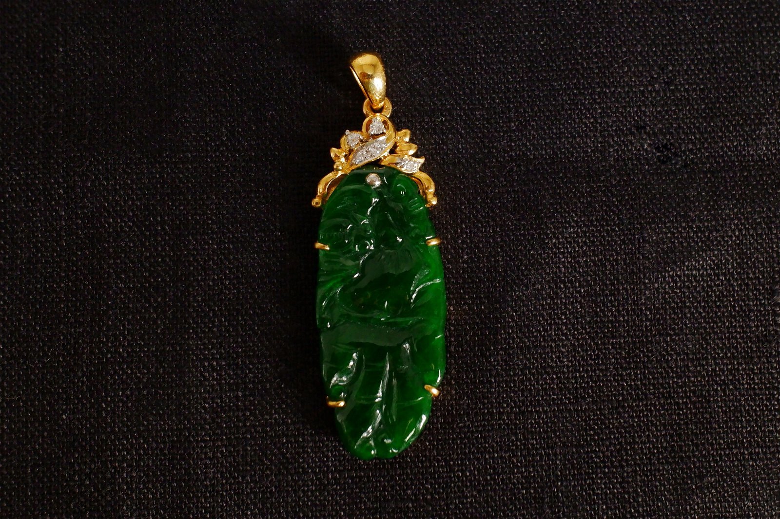 Gem Gardener, carved jade pendant antique, vintage carved jade pendant, jade pendant singapore, vintage jade jewelry for sale, antique jade jewelry for sale, jade jewelry singapore, art nouveau jade