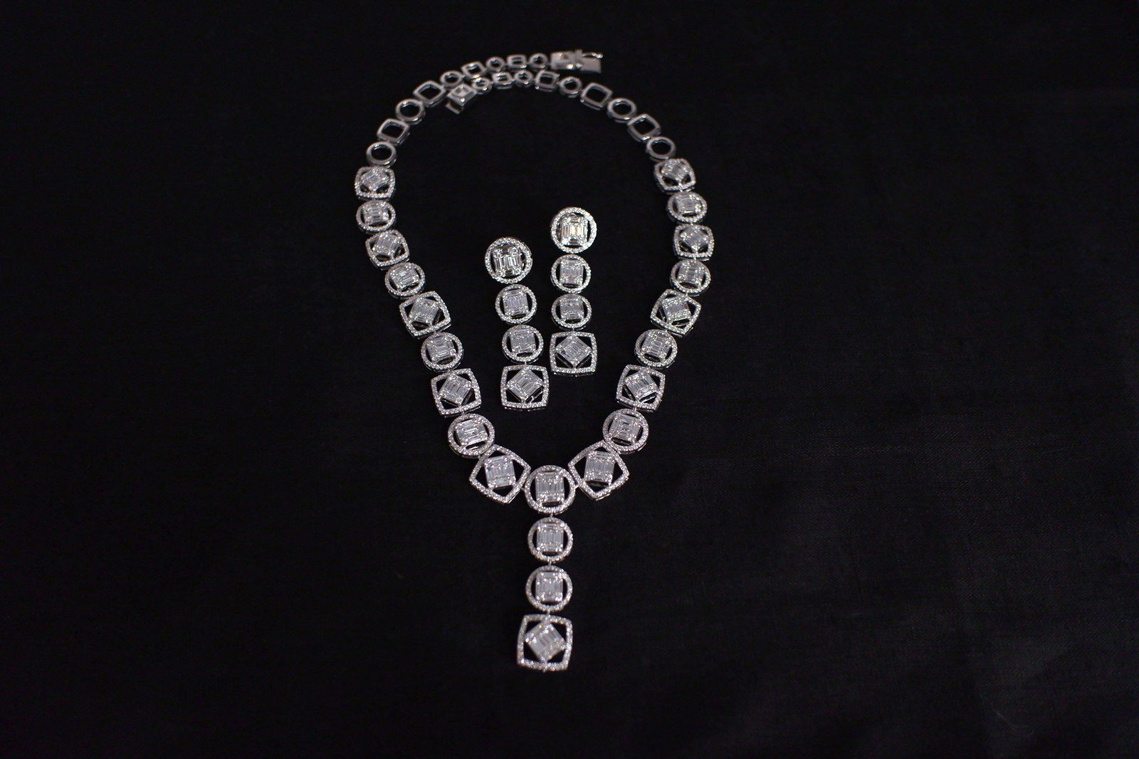 Gem Gardener, statement necklace singapore, diamond riviere necklace, diamond studded choker necklace, white diamond statement necklace, diamond necklace earring set, diamond necklace set singapore, diamond jewellery singapore, cocktail jewellery hong kong, cocktail necklace and earrings
