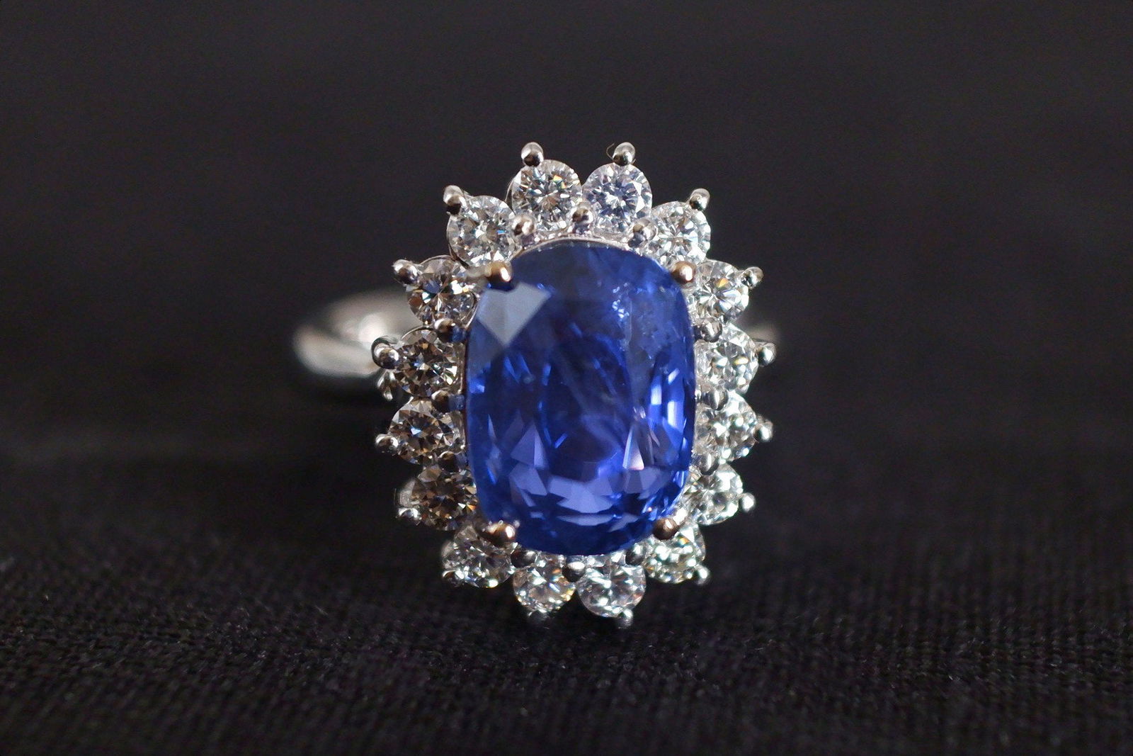 Gem Gardener, unheated blue sapphire ring, blue sapphire ring princess diana, cornflower blue sapphire ring, blue sapphire ring singapore, blue sapphire engagement rings singapore