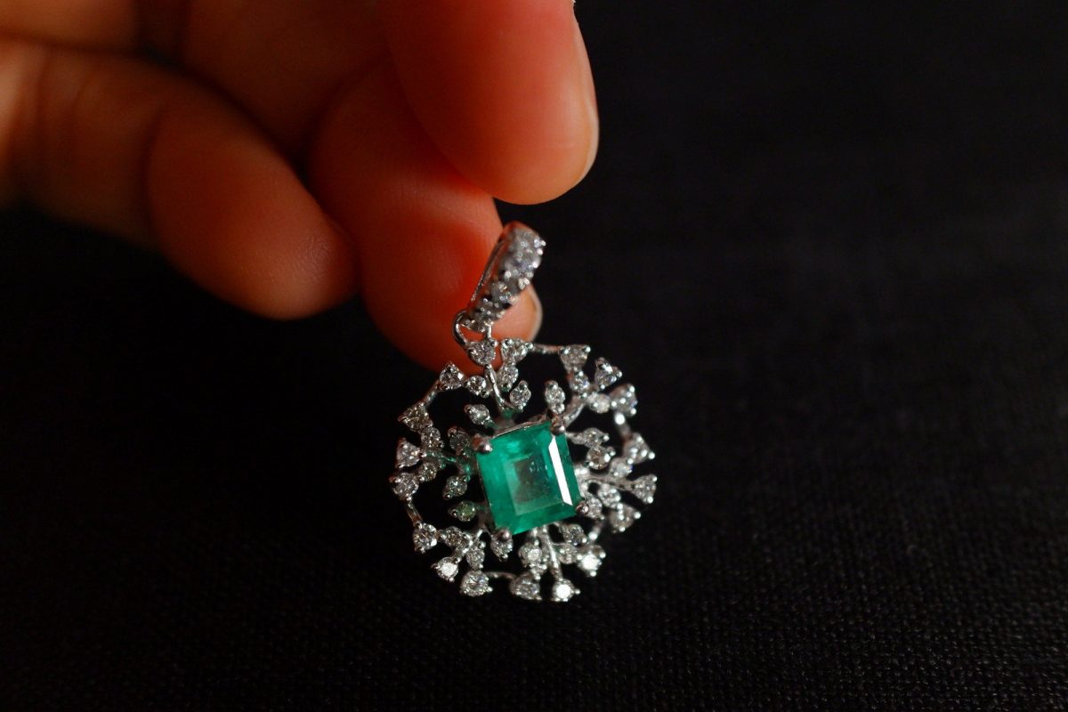 Colombian Emerald Snowflake Diamond Pendant 18k