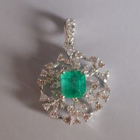 Colombian Emerald Snowflake Diamond Pendant 18k