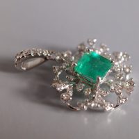 Colombian Emerald Snowflake Diamond Pendant 18k