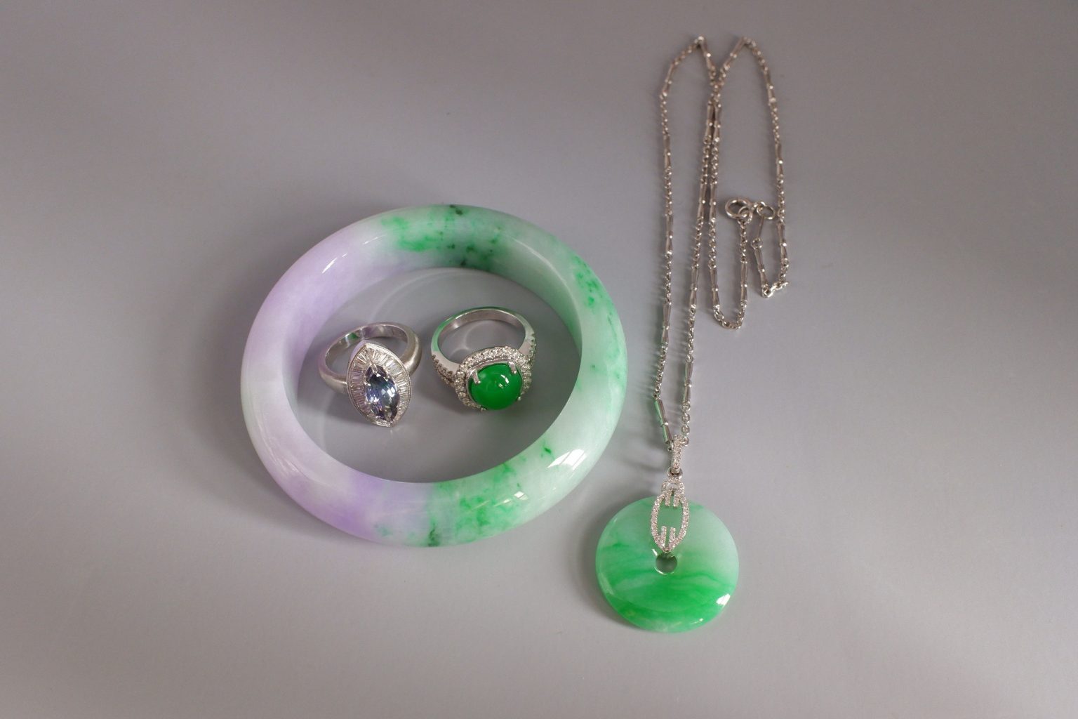 Apple Green Jade Donut Pendant 18k Gem Gardener