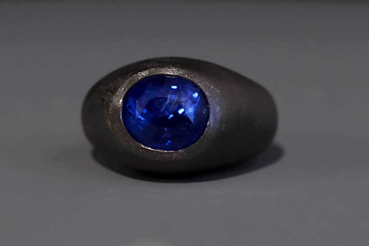 4.6ct Natural Blue Sapphire Black Gold Ring Comet