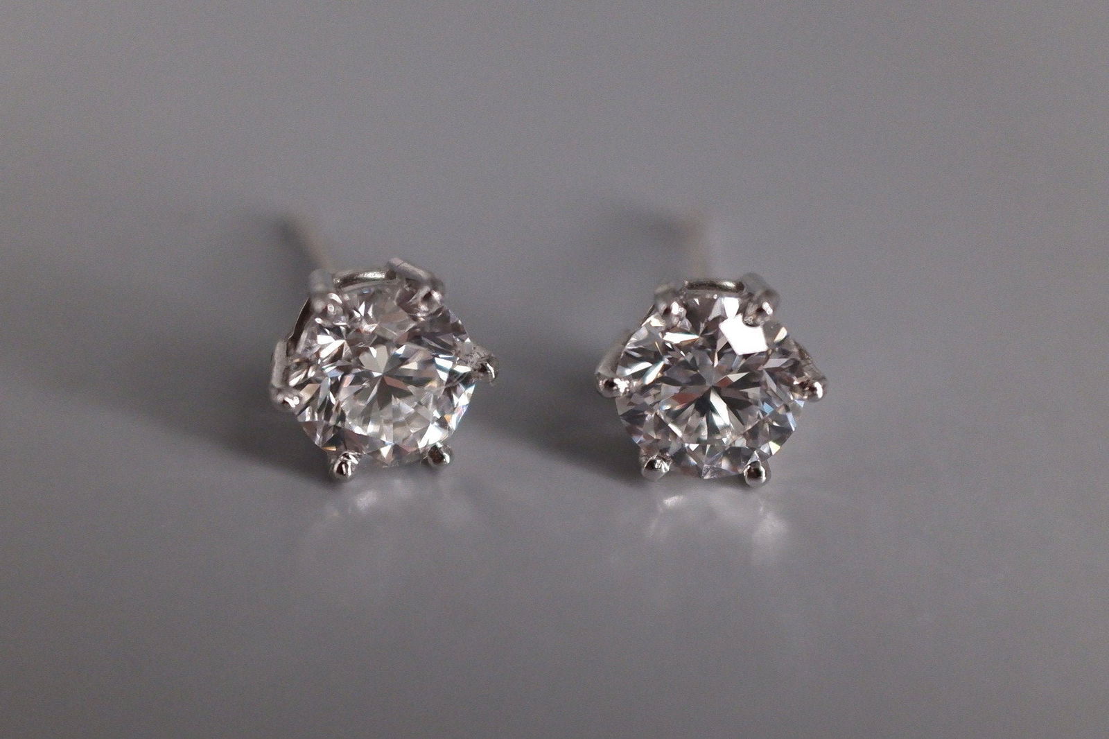 Gem Gardener, 1ct diamond stud earrings, diamond stud earrings 1 carat each, diamond stud earrings singapore, d vs2 diamond, f vs1 diamond, 2ct diamond stud earrings white gold, buy GIA certified diamond stud earrings, diamond jewellery singapore, diamond jewelry singapore, fine diamond jewellery online shopping