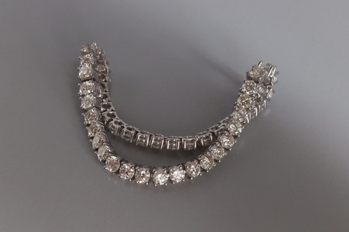 Gem Gardener, 7 ctw diamond tennis bracelet, flexible diamond tennis bracelet, buy diamond tennis bracelet singapore, diamond bracelet singapore, tennis bracelet bridal jewelry, VS diamond tennis bracelet, handmade diamond bracelet, diamond jewellery singapore, diamond jewelry singapore, fine diamond jewellery online shopping