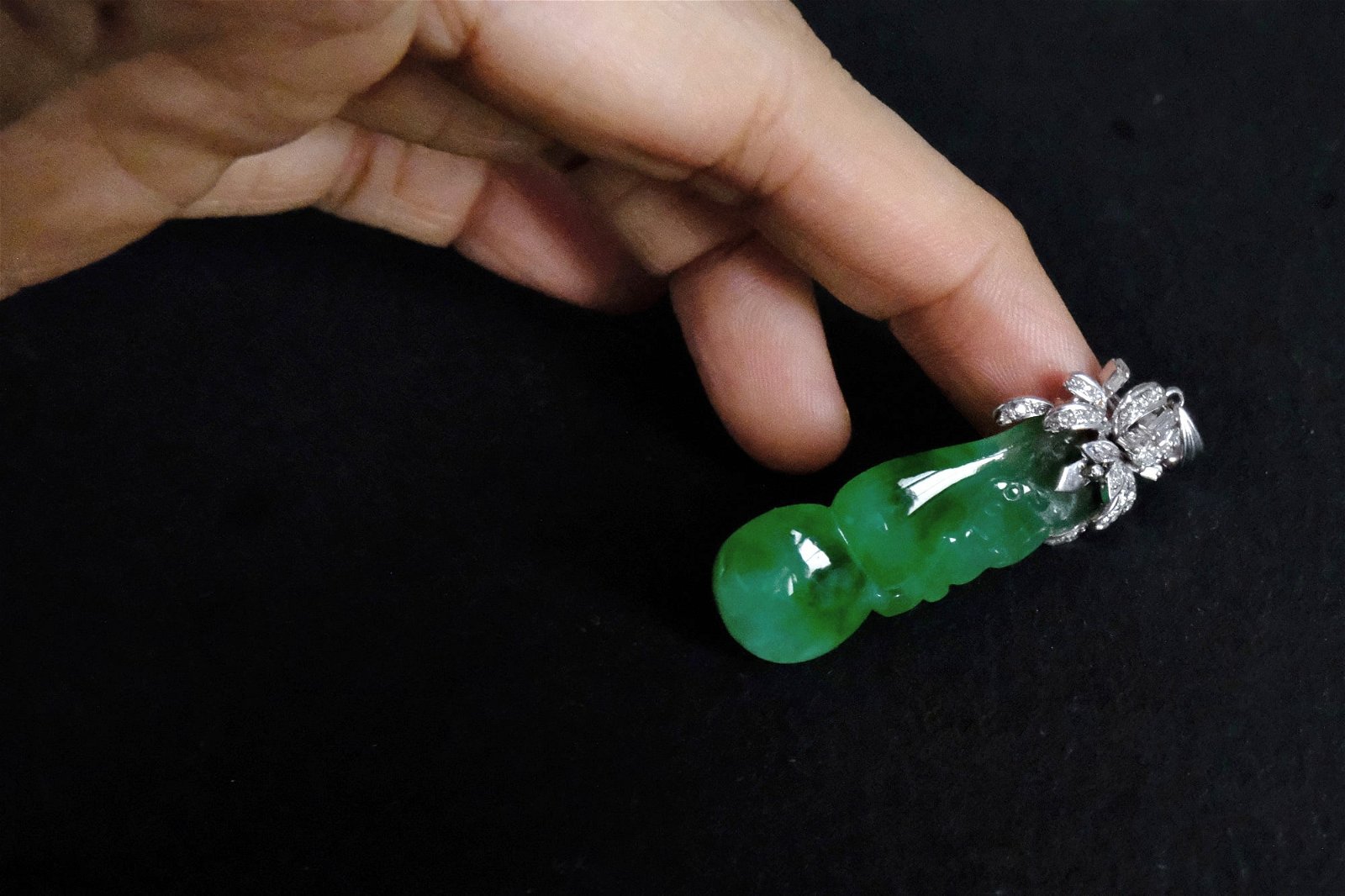 Gem Gardener, carved jade pendant antique, peranakan jade jewellery, vintage carved jade pendant, vintage jade pendant, antique jade pendant, jade jewellery singapore, carved jadeite pendant