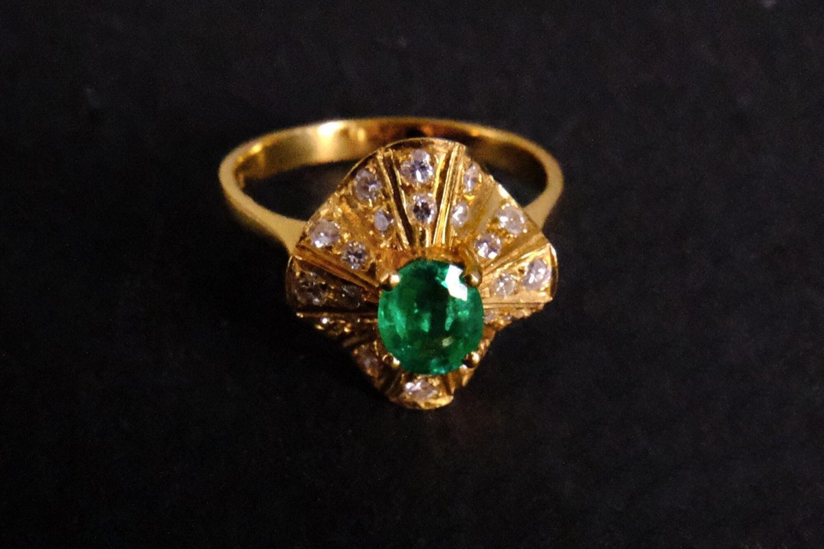 Gem Gardener, antique flower ring, vintage flower ring, emerald pinky ring womens, emerald flower ring, emerald ring singapore, flower pinky ring