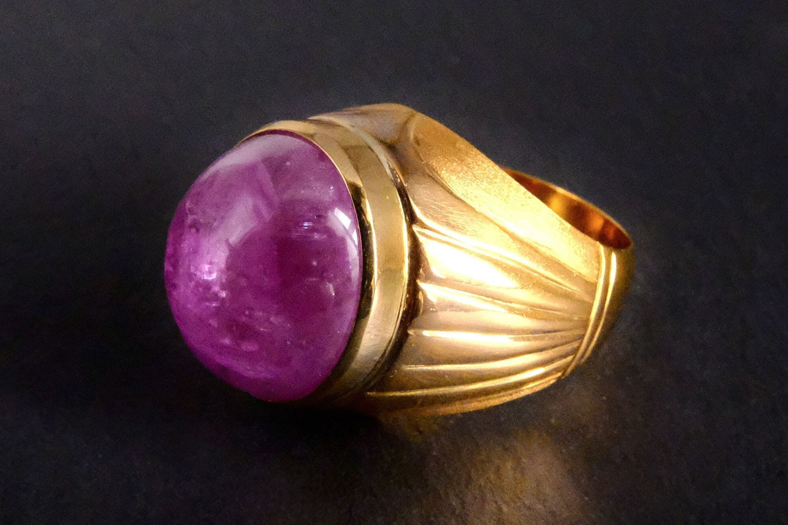 Gem Gardener, pink sapphire mens ring, men's pink sapphire ring, big pink sapphire ring, large oval pink sapphire ring, pink sapphire ring singapore