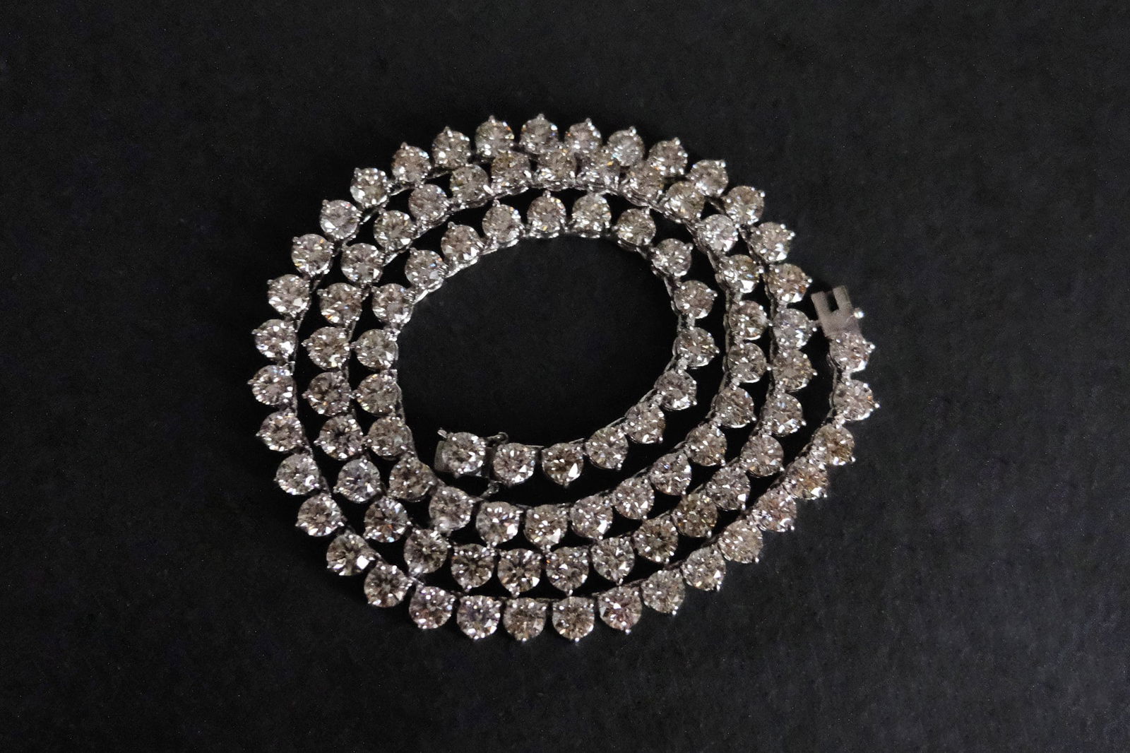 Gem Gardener, 25 carat diamond tennis necklace, riviera diamond tennis necklace, diamond tennis necklace singapore, diamond riviera necklace, diamond necklace singapore