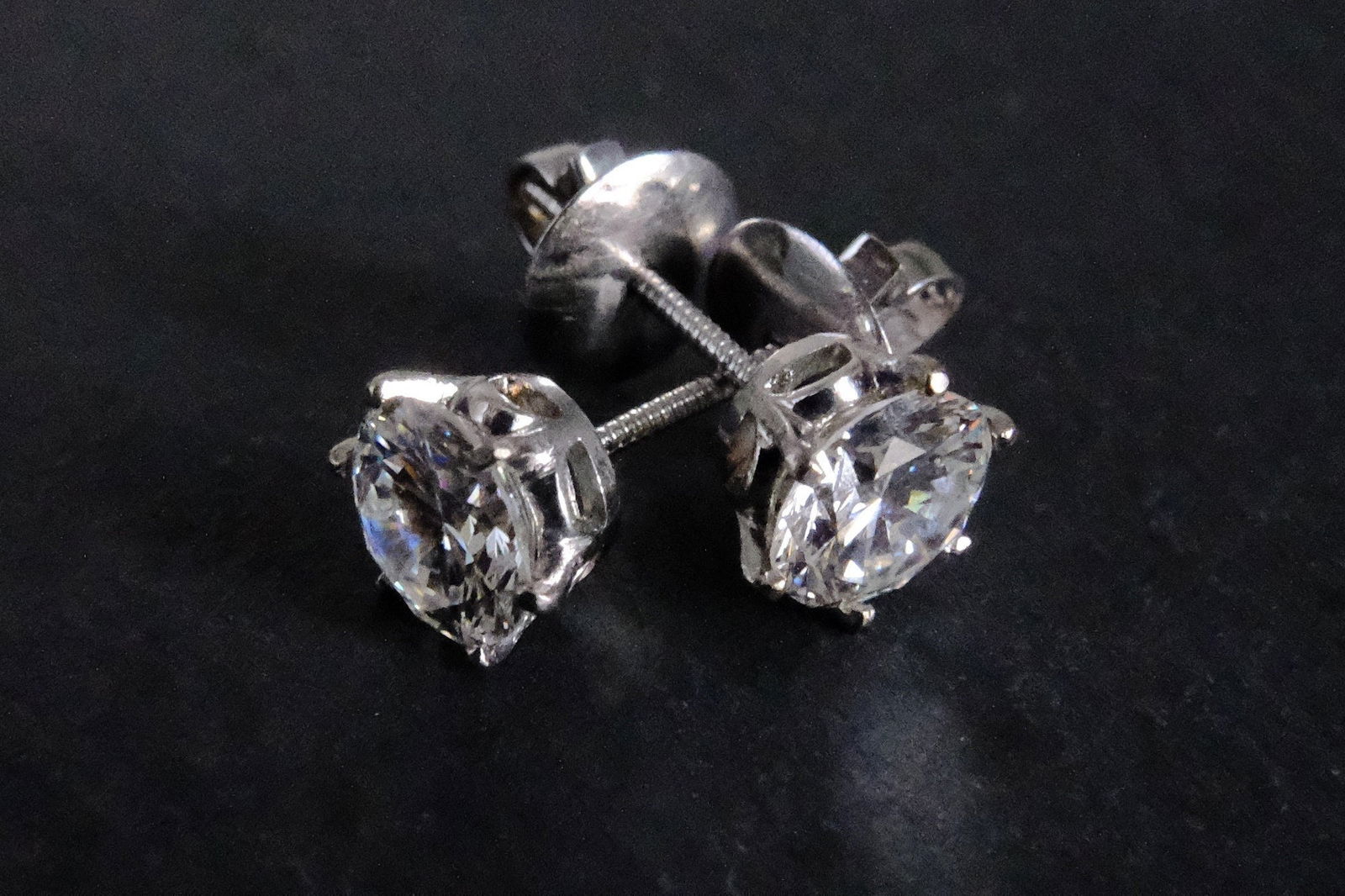 Gem Gardener, 1 carat diamond stud earrings screw back, diamond stud earrings singapore, 2 ctw diamond stud earrings, diamond stud earrings 18k white gold