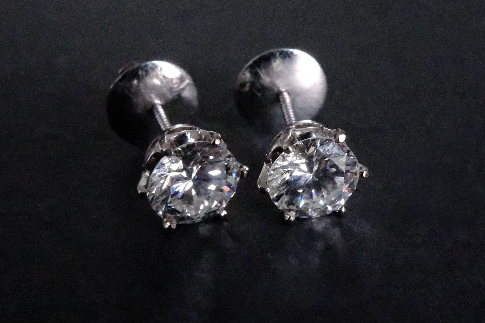 Gem Gardener, 1 carat diamond stud earrings screw back, diamond stud earrings singapore, 2 ctw diamond stud earrings, diamond stud earrings 18k white gold