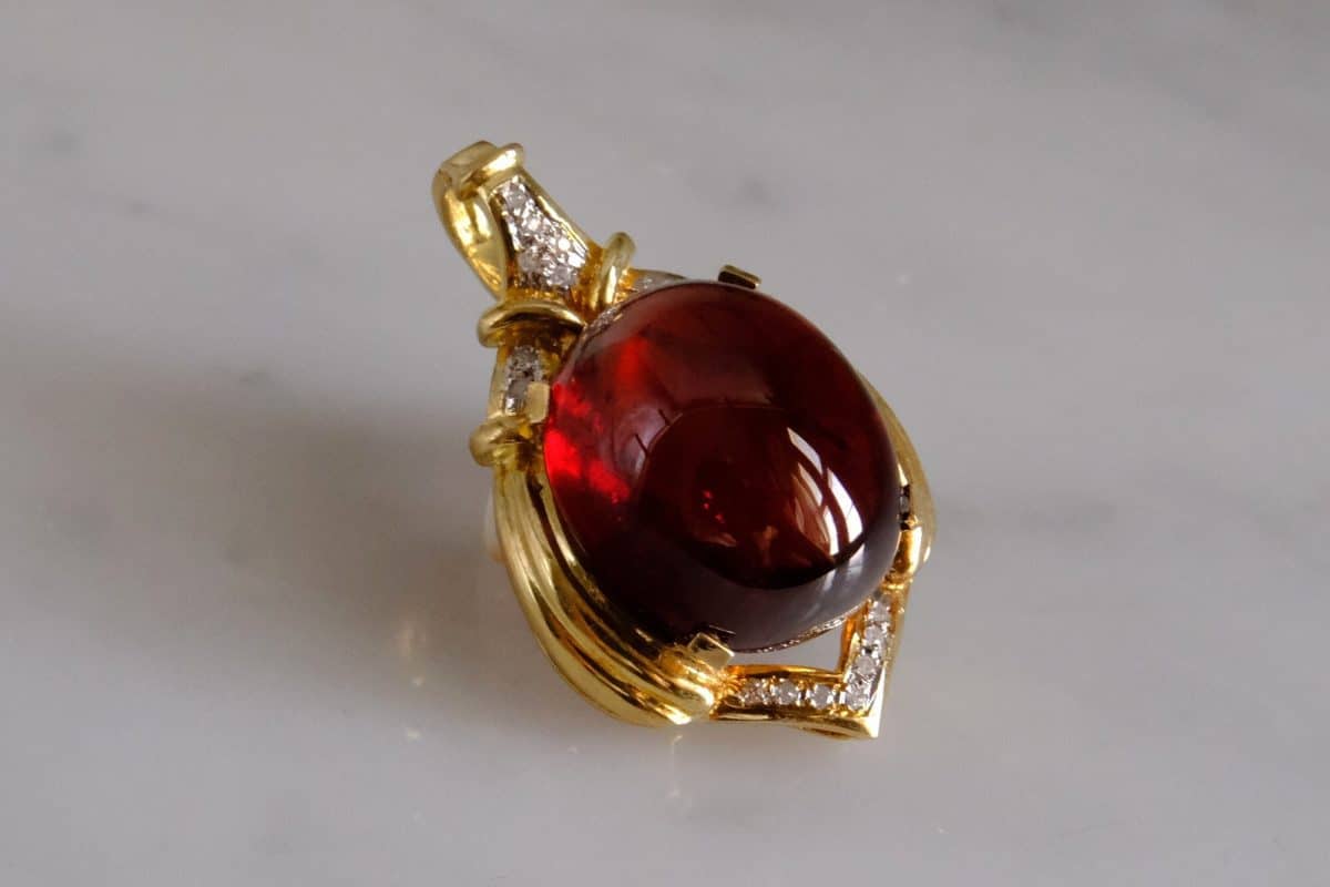 Red Spessartite Garnet Cabochon Pendant 18k