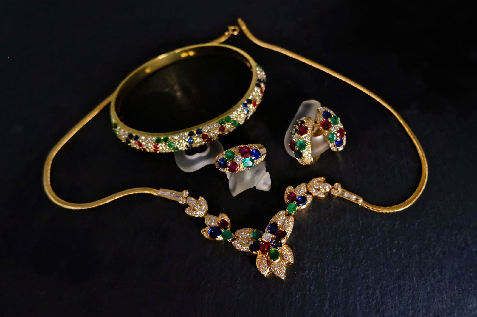 Gem Gardener, tutti frutti jewelry, wedding jewellery set singapore, classic jewelry set, heirloom jewelry to buy, selling heirloom jewelry, si dian jin set singapore, heirloom jewelry, vintage jewellery singapore