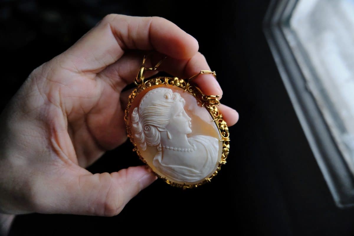 cameo pendants antique