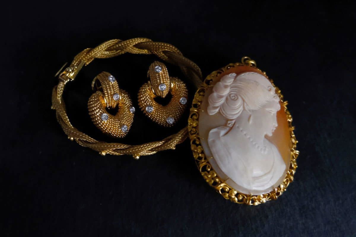 cameo pendants for sale