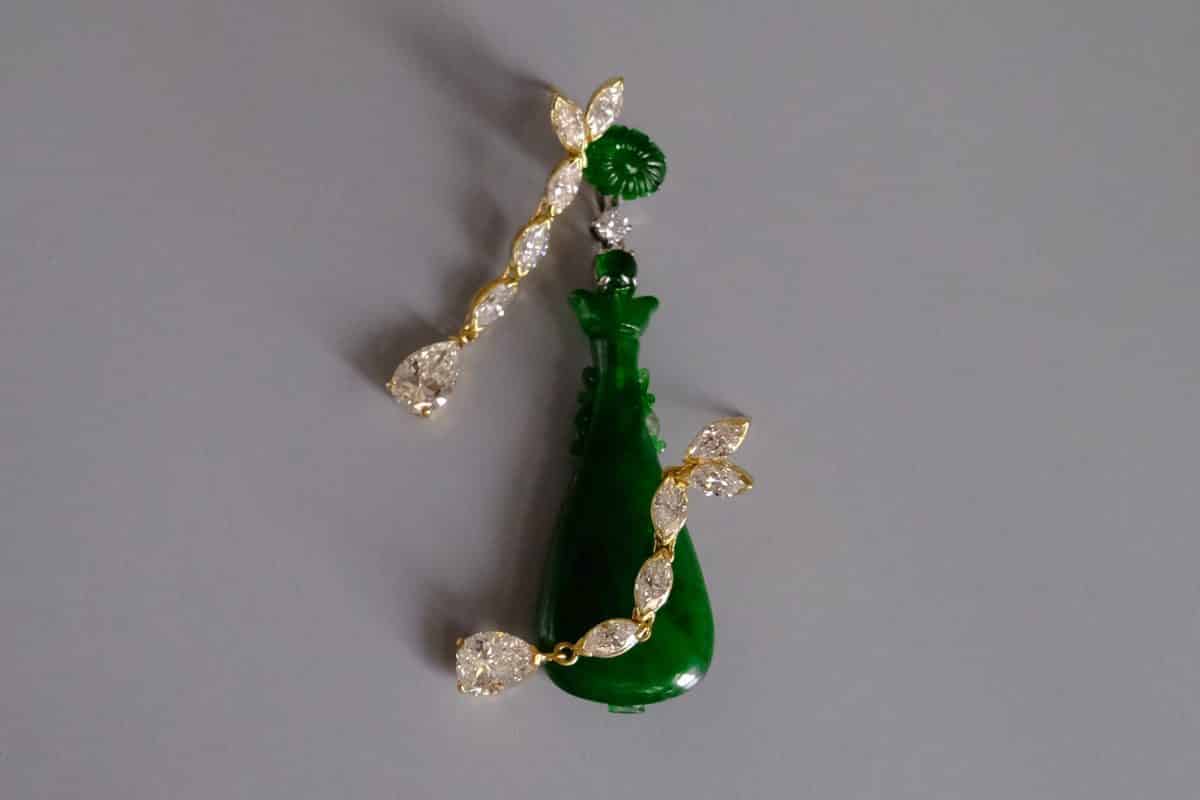 Vintage Amphora Carved Jade Vase Pendant Necklace 18k Gem Gardener