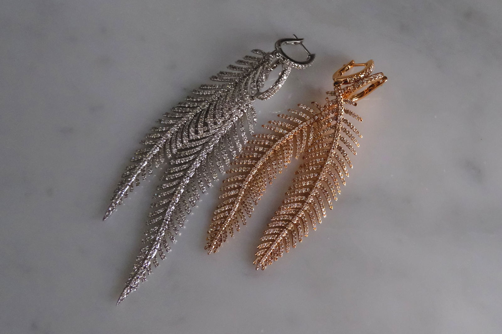DENDROBIUM CIRCLE FEATHER EARRINGS