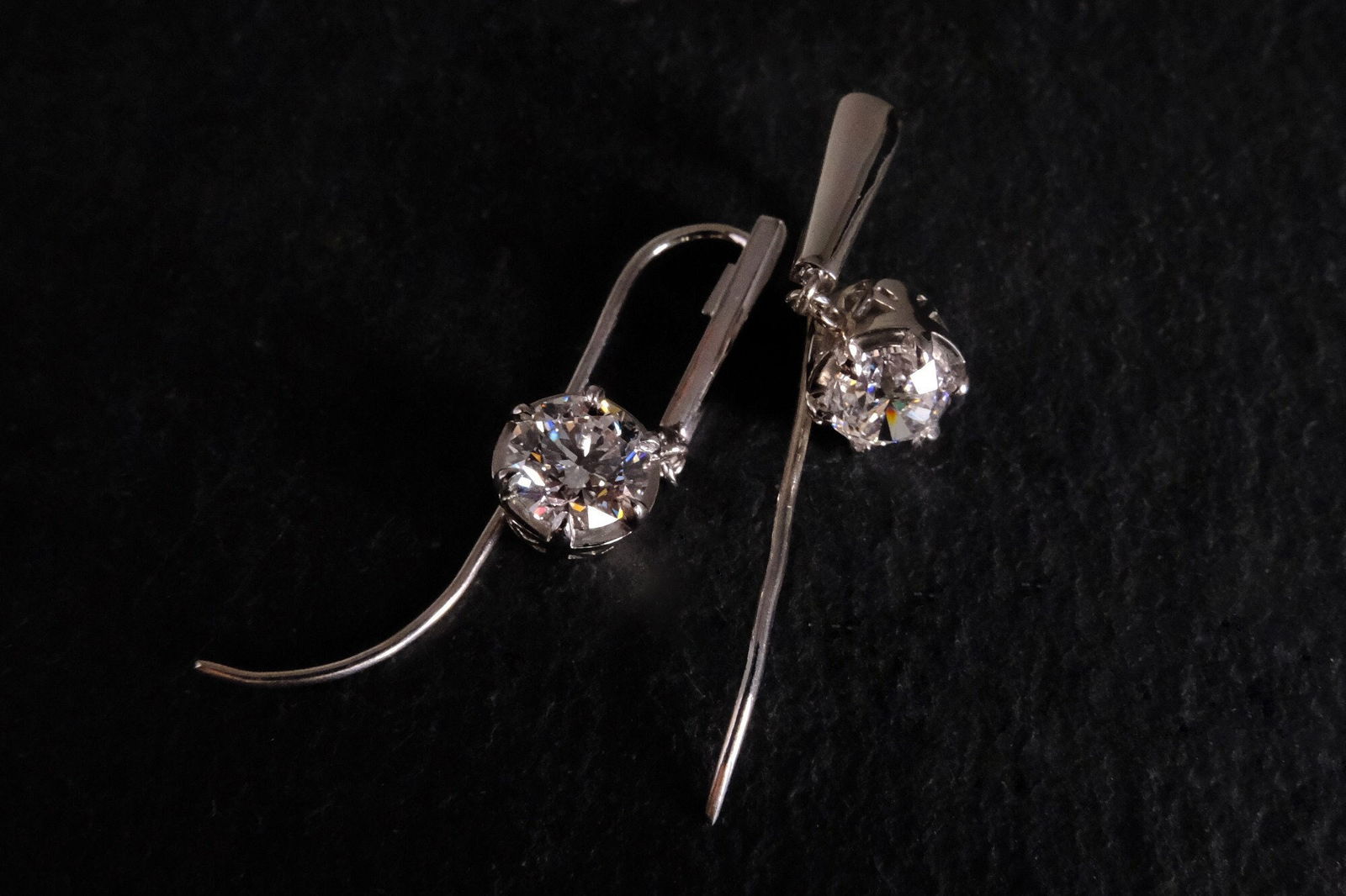 Gem Gardener, 1 Carat Diamond Drop Earrings, 1 ct diamond drop earrings, diamond drop earrings tiffany, single stone diamond drop earrings, drop earrings singapore