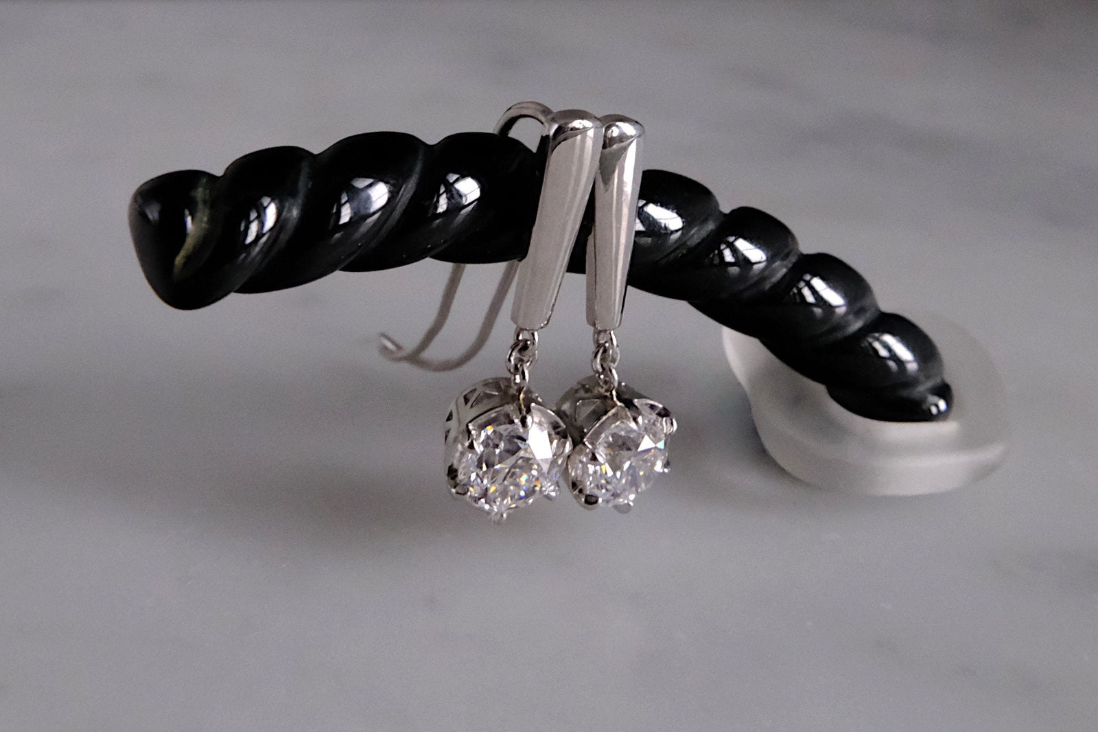 Gem Gardener, 1 Carat Diamond Drop Earrings, 1 ct diamond drop earrings, diamond drop earrings tiffany, single stone diamond drop earrings, drop earrings singapore