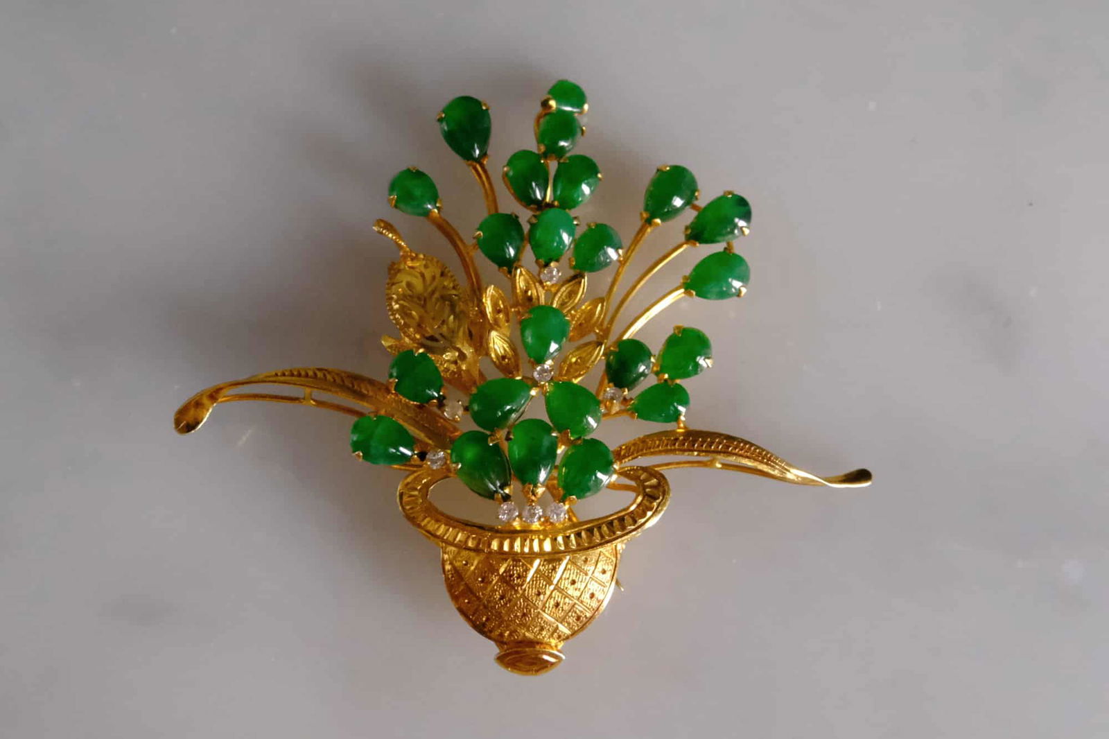 Antique Jade Brooch, giardinetti jewelry, antique chinese jade brooch, green jade brooch, brooches singapore, vintage gold and jade brooch, peranakan jade jewellery