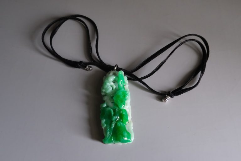 jade chilong, chilong pendant, green jade jadeite pendant, green jadeite carved pendant, vintage carved jade pendant, high quality jade, jade carving singapore, jade pendant singapore, Gem Gardener