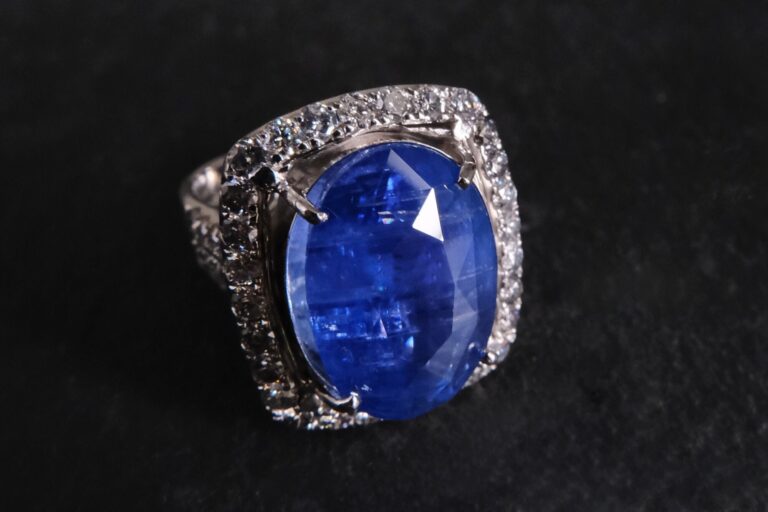 large sapphire diamond ring, big blue sapphire ring, buy large sapphire ring, blue sapphire ring singapore, natural unheated blue sapphire, Gem Gardener
