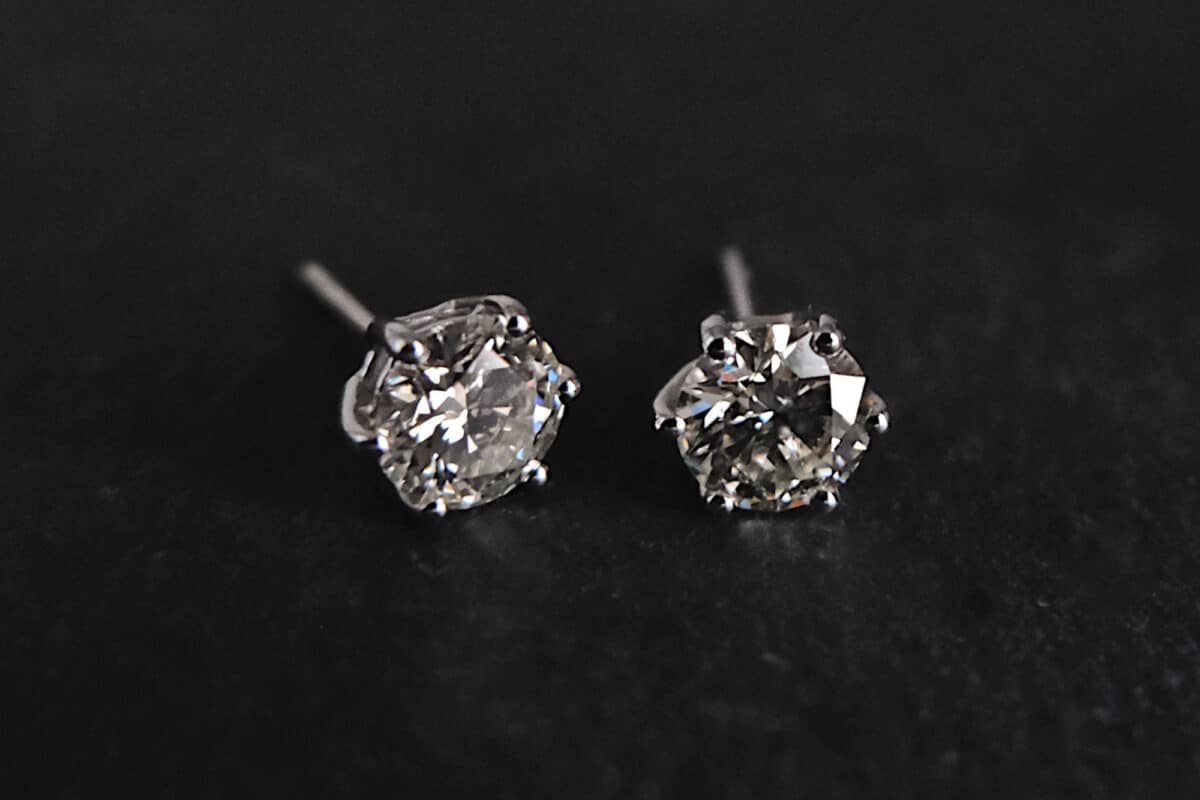 price of 1 carat diamond earrings