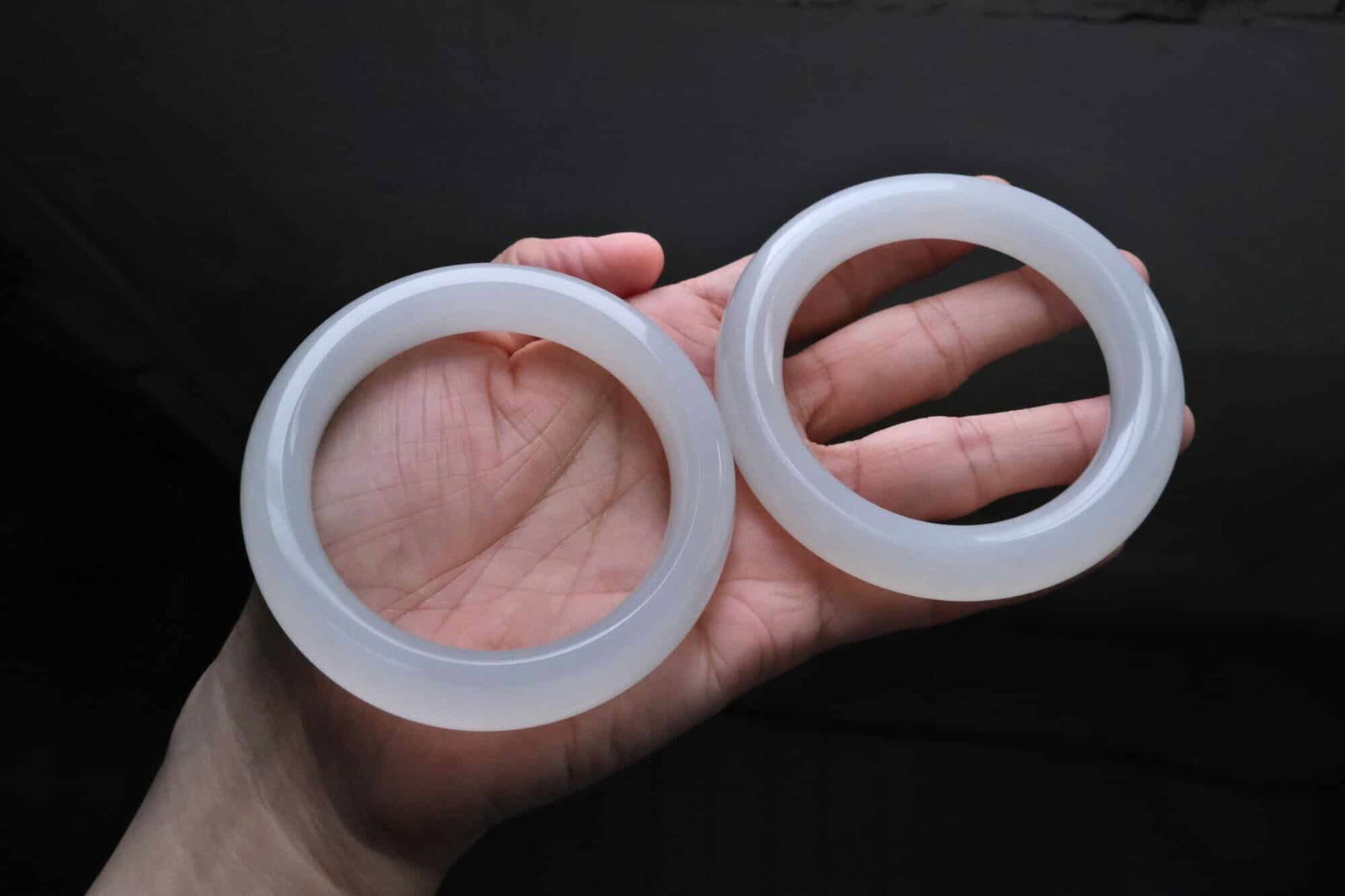Nephrite Jade Bangle, Hetian Nephrite Jade Bangle, jade bangle singapore, white nephrite jade bangle, jade auction, highest quality nephrite, 和田白玉, 羊脂白玉, Gem Gardener