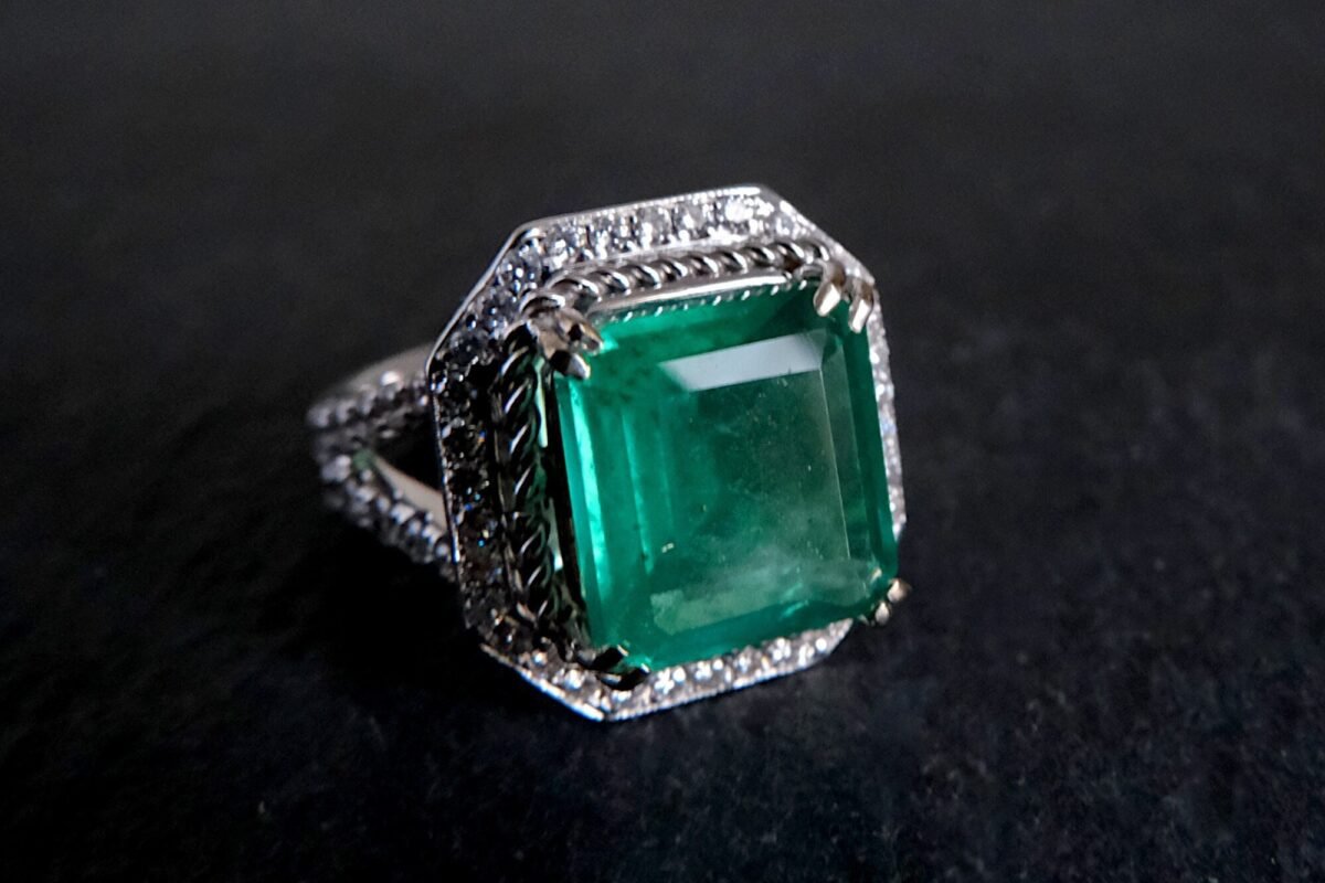 natural emerald stone ring, no oil emerald, 6ct emerald ring, emerald stone ring singapore, emerald engagement ring singapore, emerald ring singapore, Gem Gardener